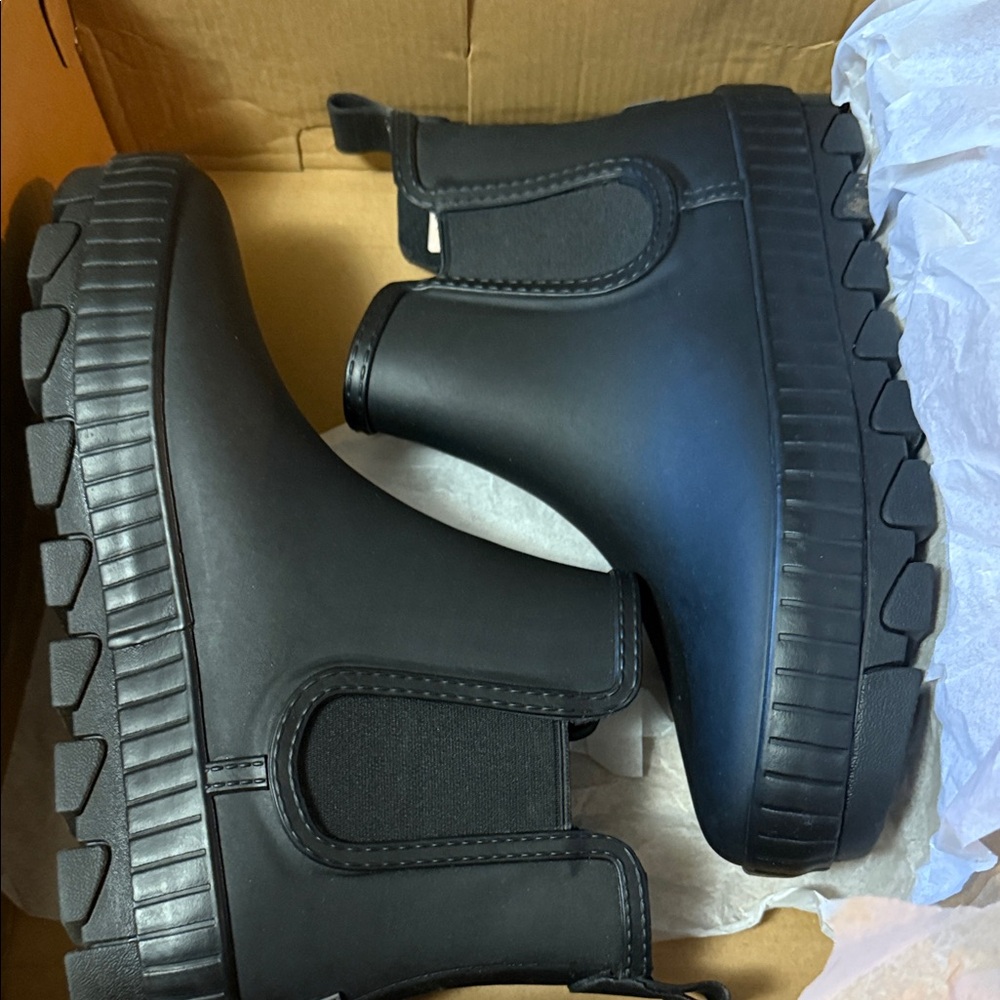 Black Sperry Chunky Chelsea Rain Boots